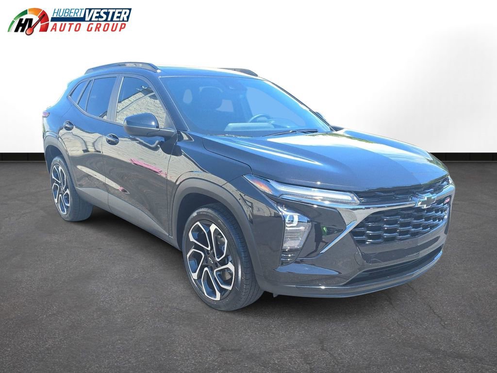 Used 2025 Chevrolet Trax RS w/ Sunroof Package image 4