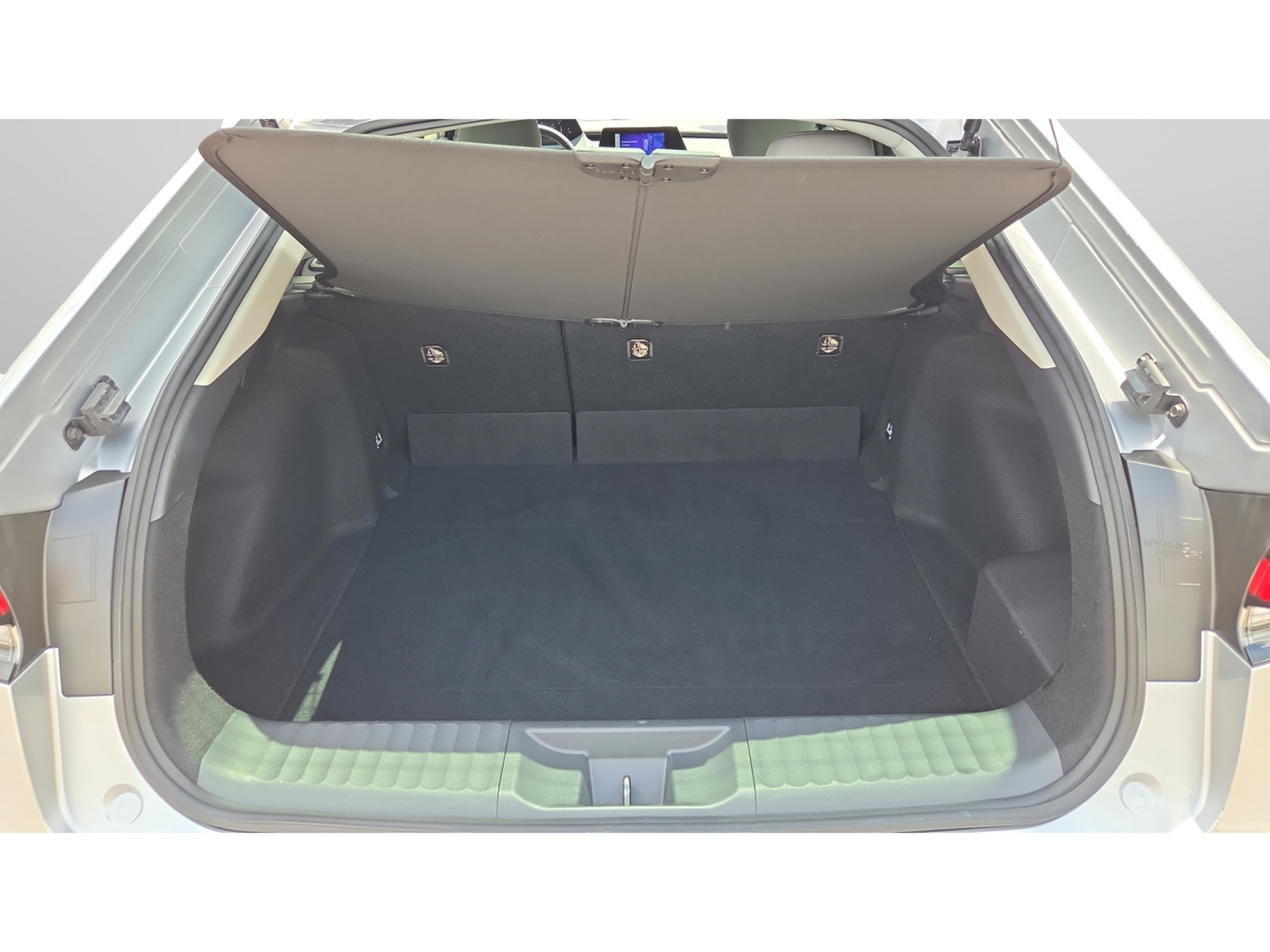 Certified 2025 Toyota Prius LE FWD image 9