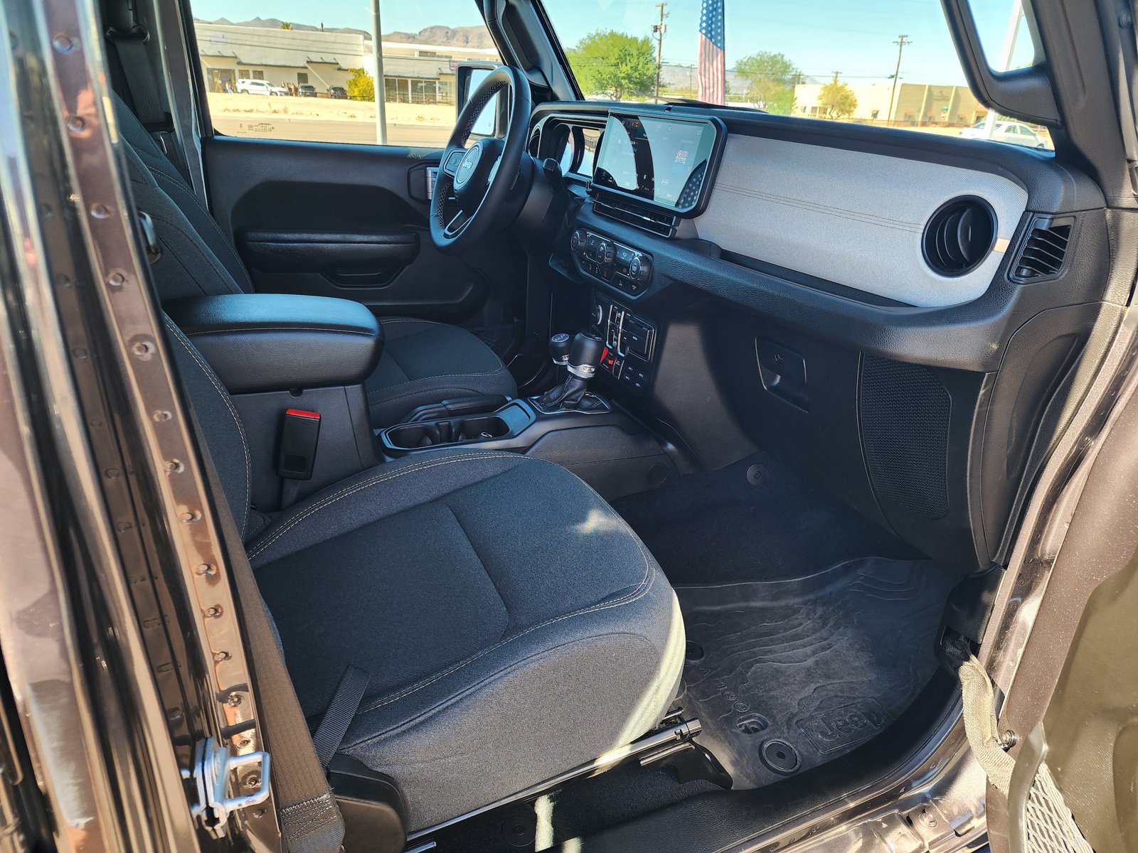 Used 2025 Jeep Gladiator Sport AWD/4WD image 13
