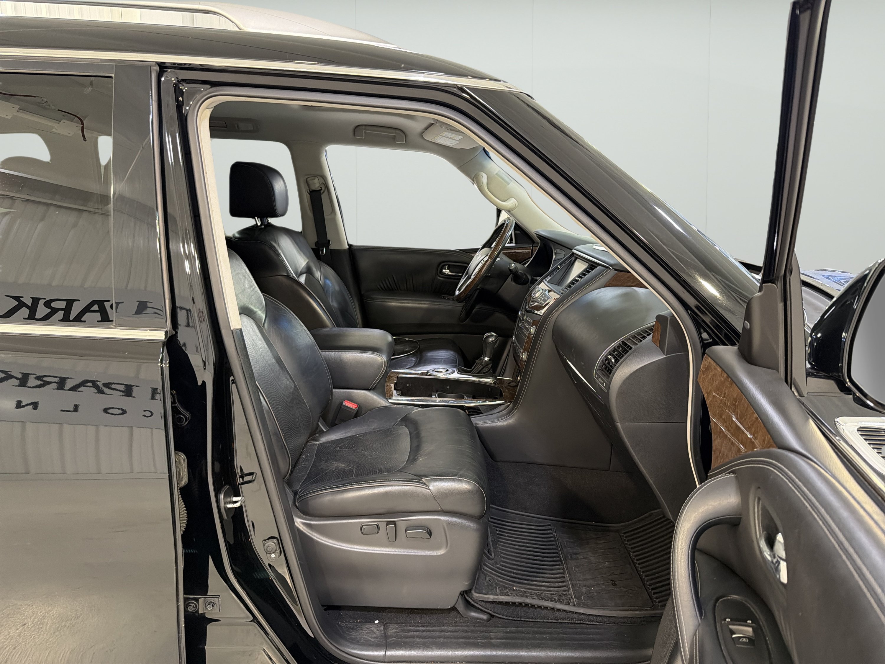 Used 2017 INFINITI QX80 2WD w/ Driver Assistance Package image 15