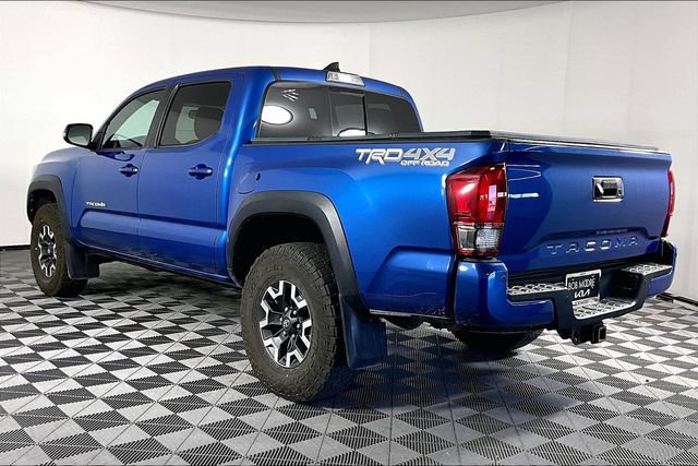 Used 2017 Toyota Tacoma TRD Off-Road w/ Premium & Technology Package AWD/4WD image 2