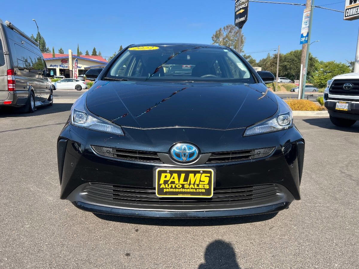 Used 2022 Toyota Prius LE image 2