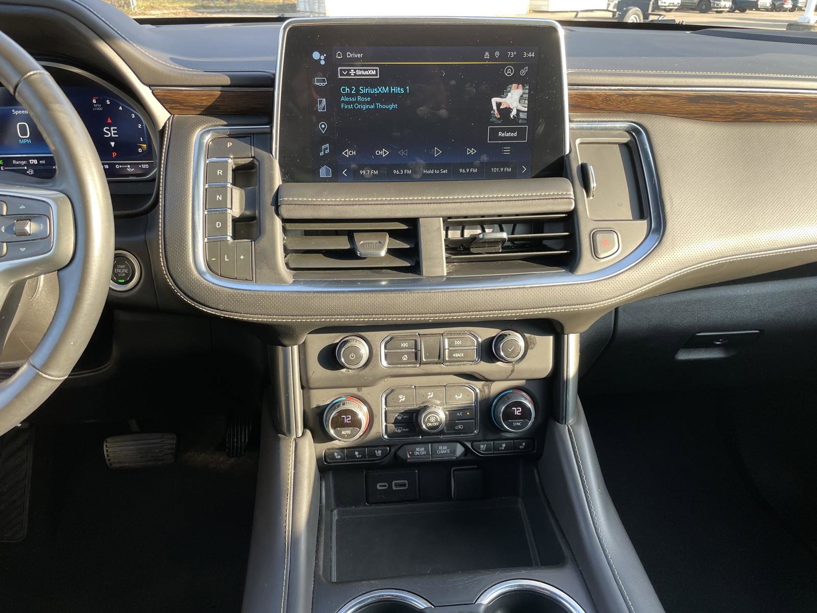 Used 2023 Chevrolet Suburban Premier image 18