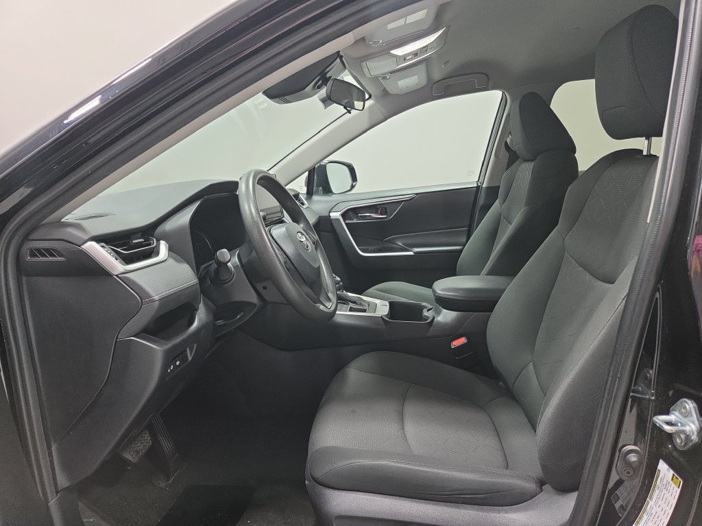 Used 2024 Toyota RAV4 XLE AWD/4WD image 2