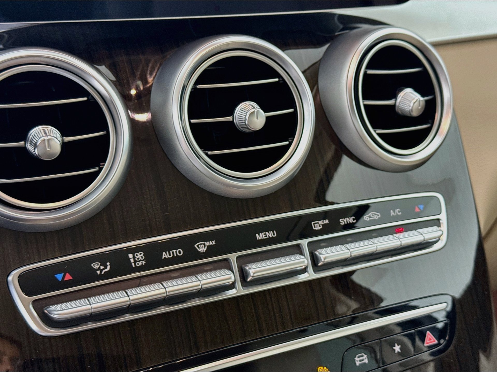 Used 2022 Mercedes-Benz GLC 300 image 16