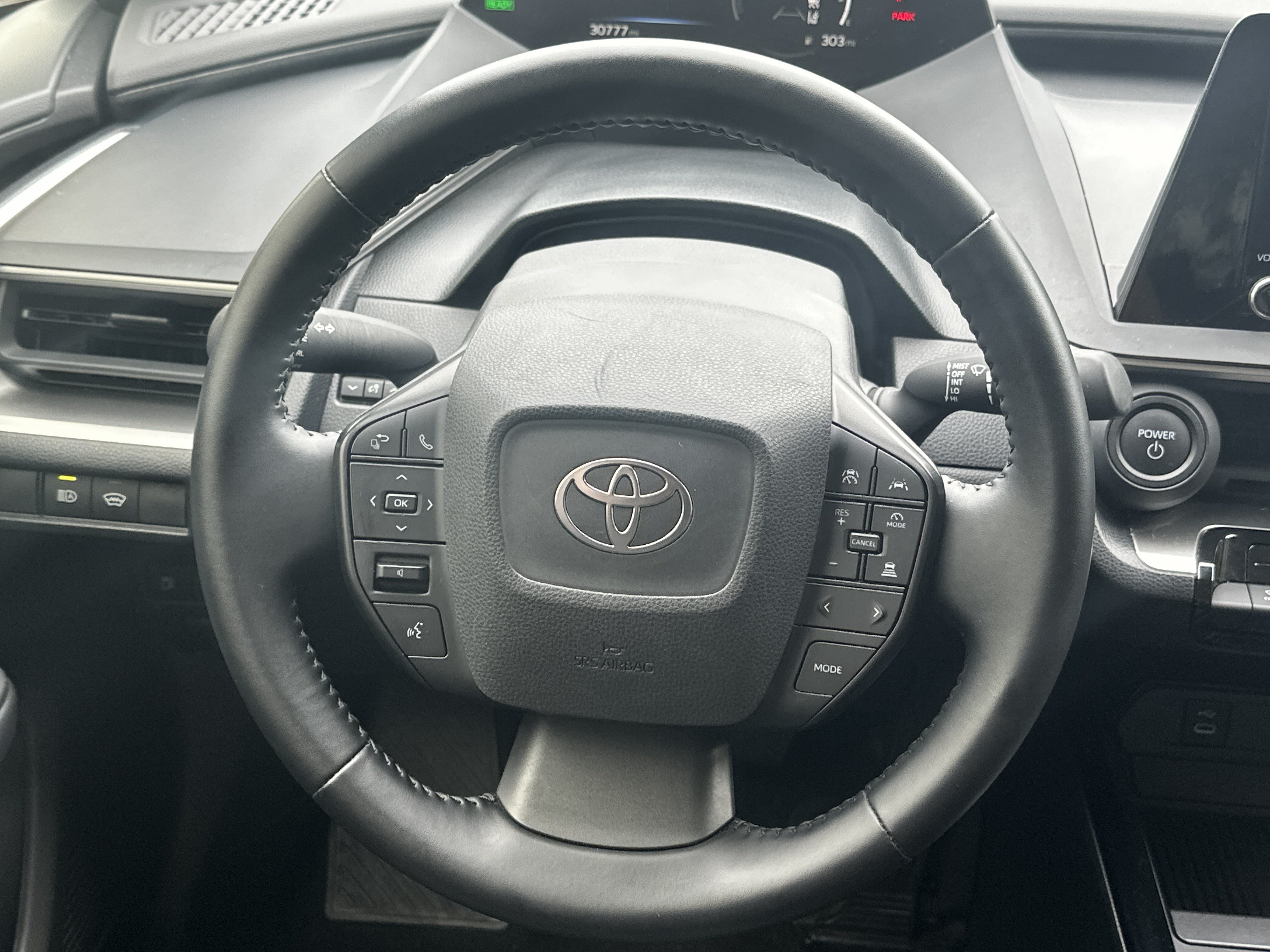 Used 2025 Toyota Prius LE FWD image 17