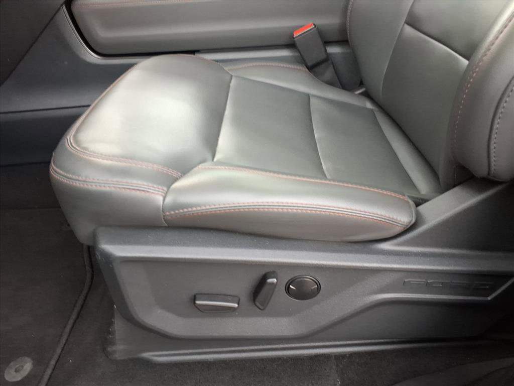 Certified 2025 Ford Expedition Active image 11