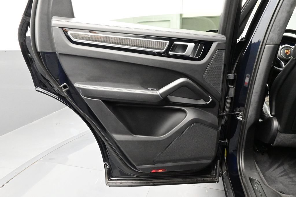 Certified 2023 Porsche Cayenne GTS AWD/4WD image 13
