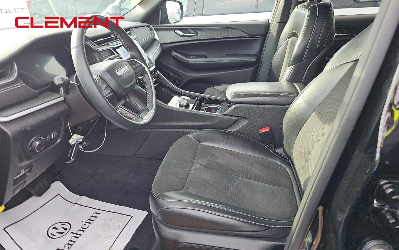 Used 2023 Jeep Grand Cherokee L Laredo image 11