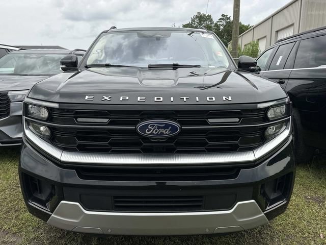 Used 2025 Ford Expedition Platinum AWD/4WD image 3