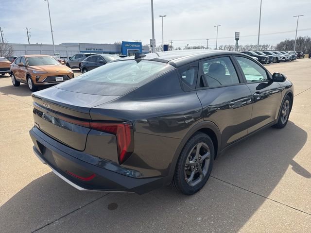 Used 2025 Kia K4 LXS image 3
