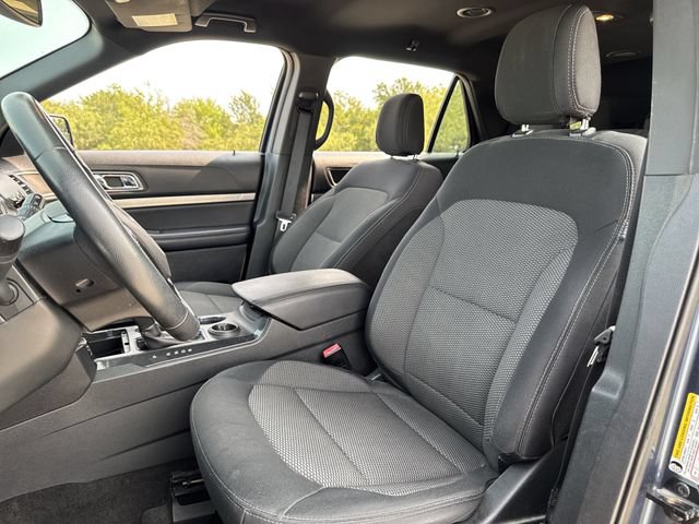 Used 2018 Ford Explorer XLT w/ Equipment Group 201A FWD image 11