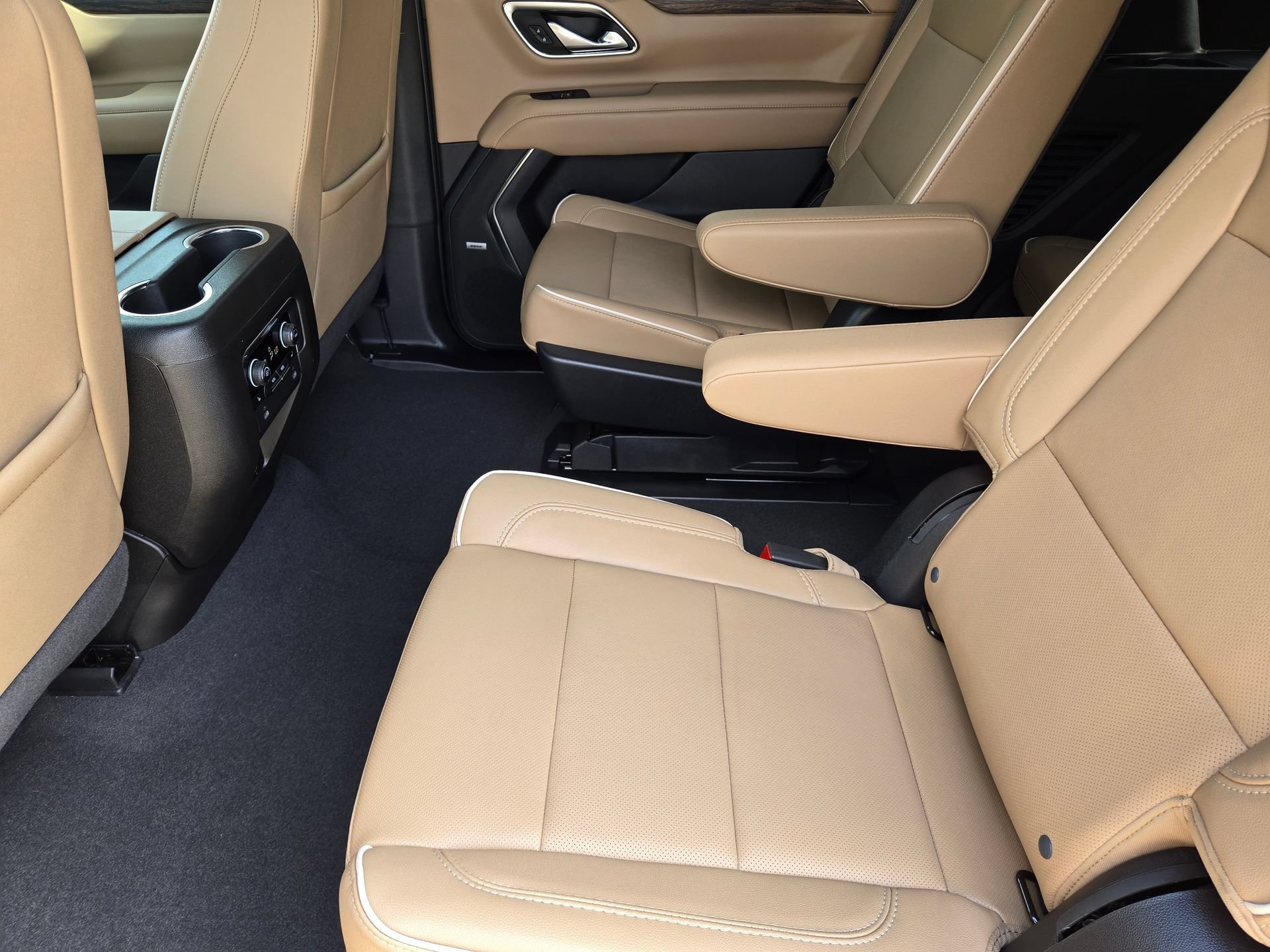 Used 2024 Chevrolet Tahoe Premier w/ Premium Package RWD image 27