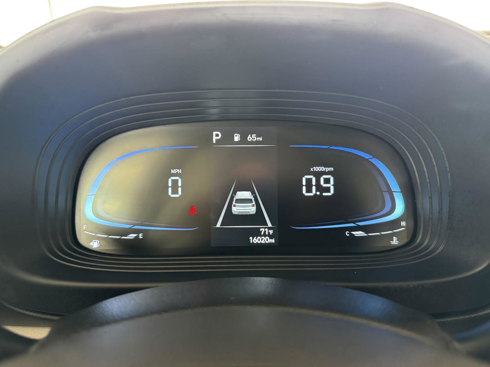 Used 2025 Hyundai Venue SEL image 11