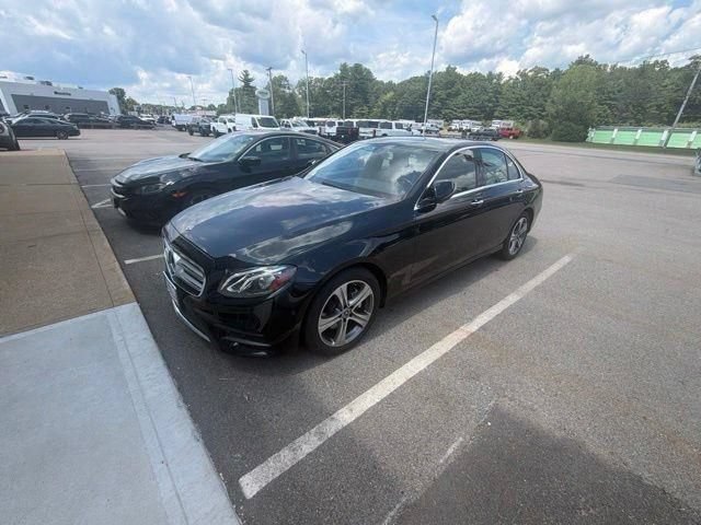 Used 2018 Mercedes-Benz E 300 4MATIC image 2