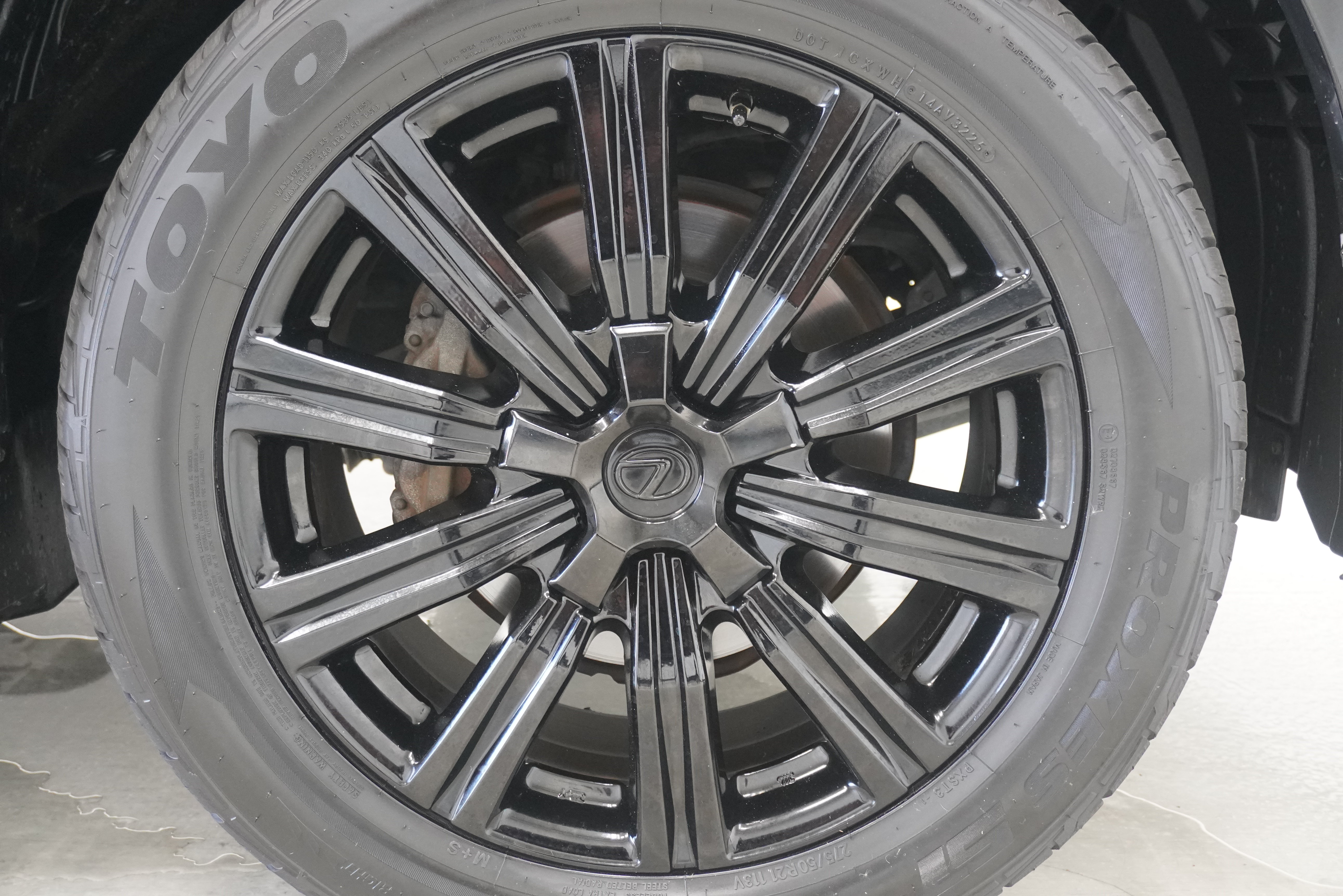 Used 2018 Lexus LX 570 4WD w/ Luxury Package image 31