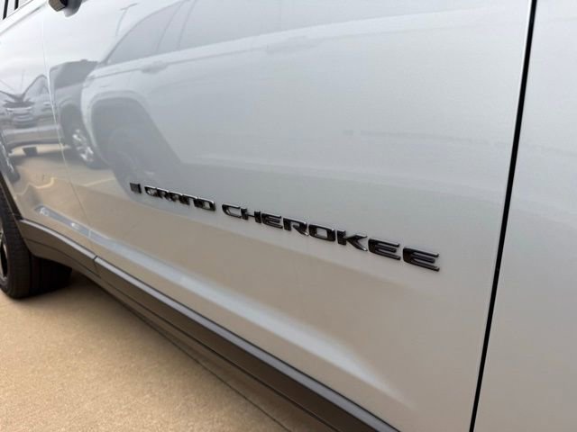 New 2025 Jeep Grand Cherokee Limited w/ Black Appearance Package image 6