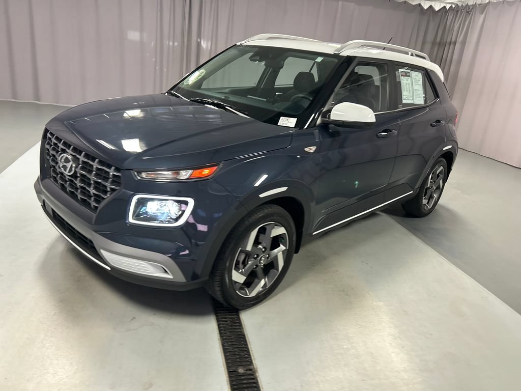 Used 2023 Hyundai Venue Limited FWD image 3