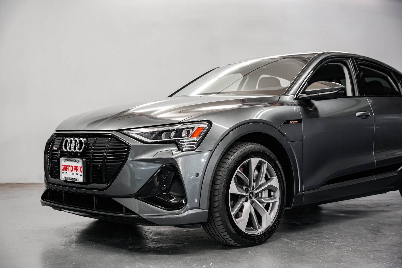Used 2021 Audi e-tron Premium Plus w/ Premium Plus Package AWD/4WD image 39