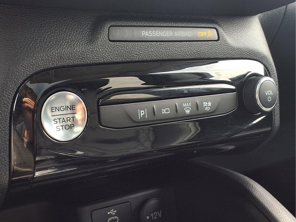 Used 2024 Ford Escape SE w/ PHEV Premium Package FWD image 9