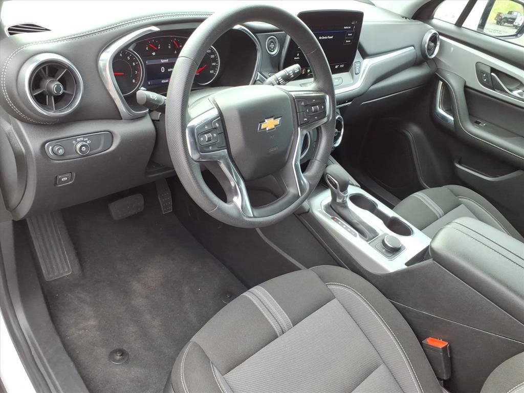 Used 2025 Chevrolet Blazer LT FWD image 12