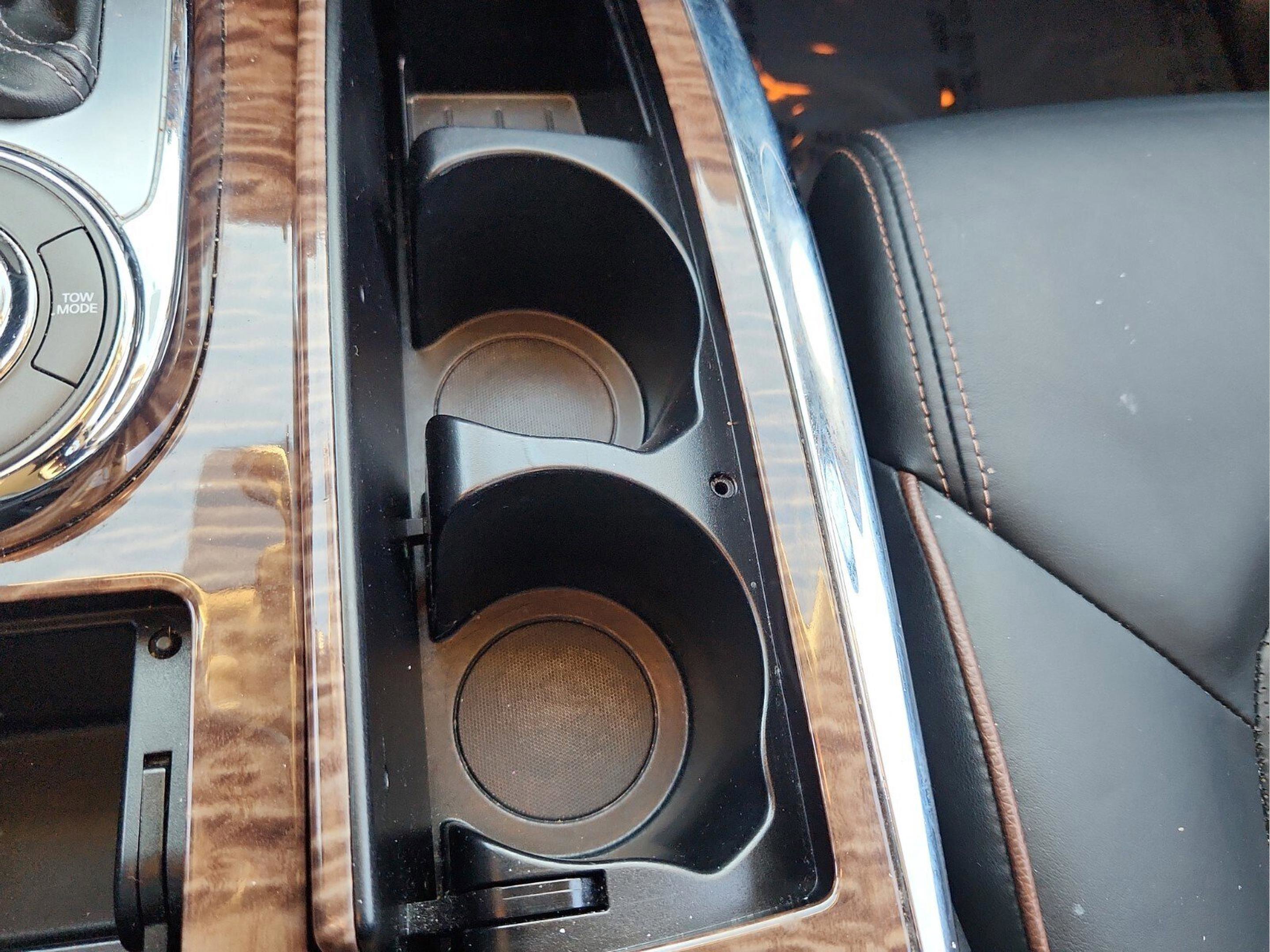 Used 2018 Nissan Armada SL image 16