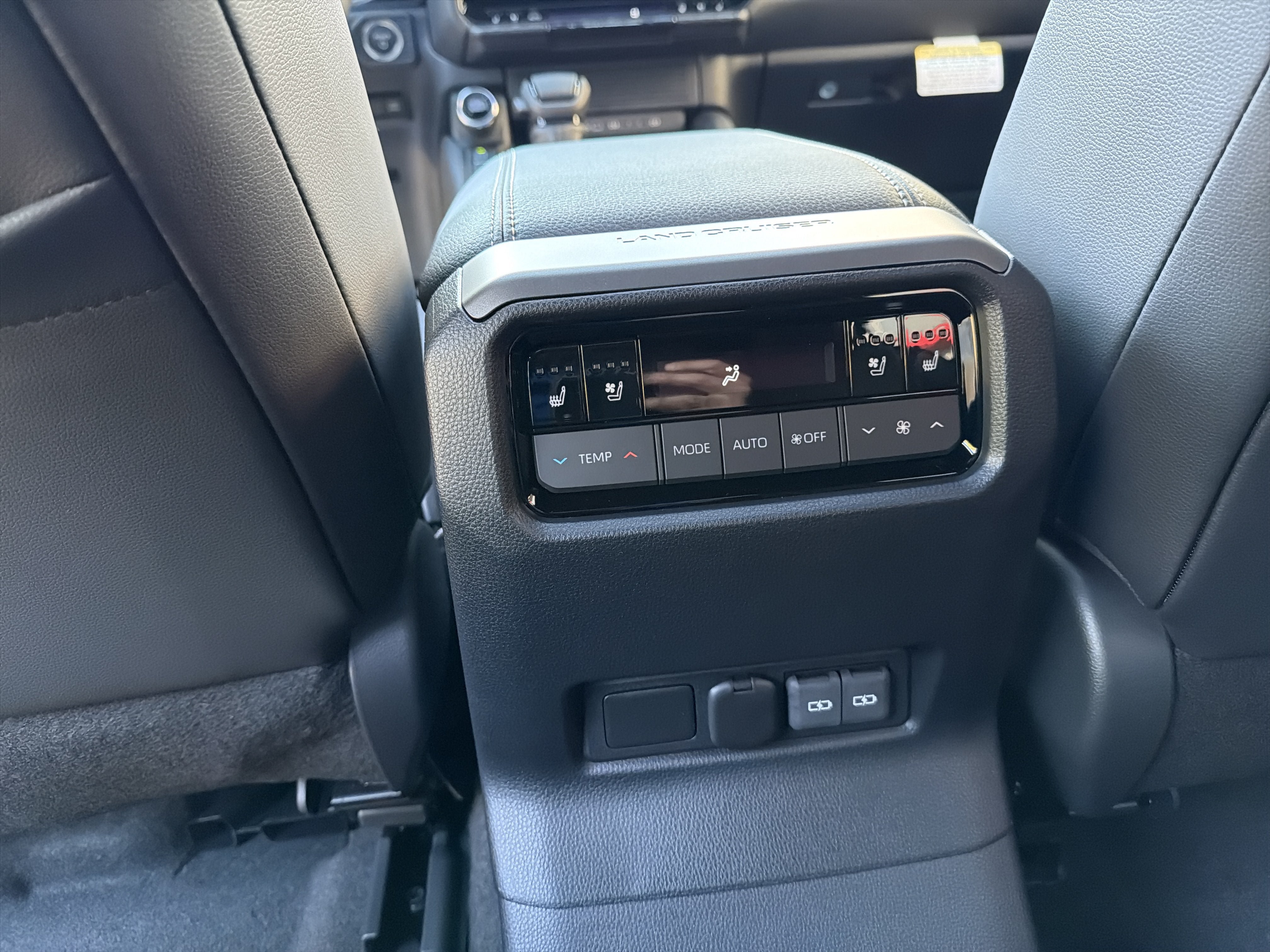 New 2027 Toyota Land Cruiser w/ Premium Package AWD/4WD image 14