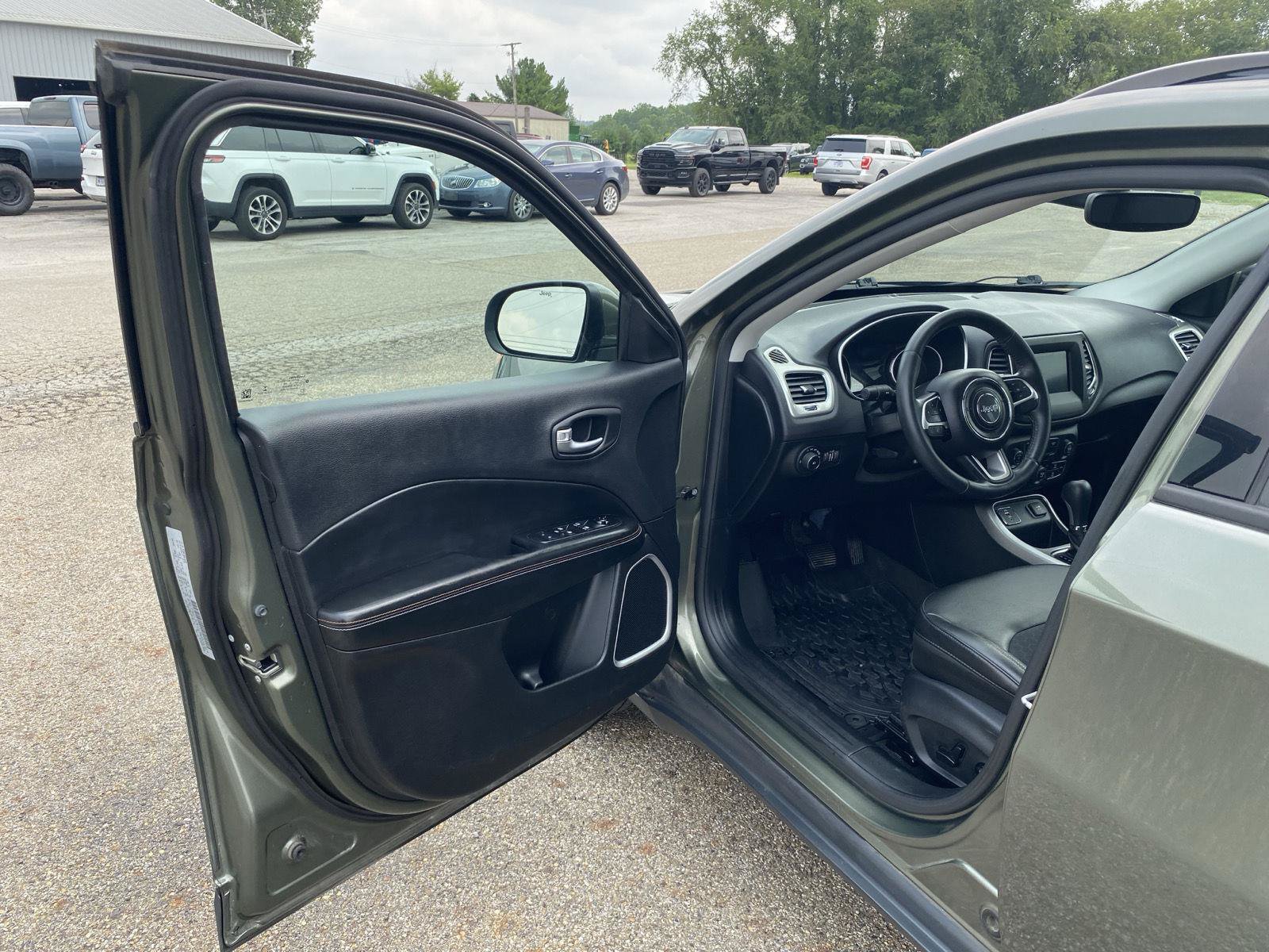 Used 2018 Jeep Compass Latitude w/ Popular Equipment Group FWD image 12