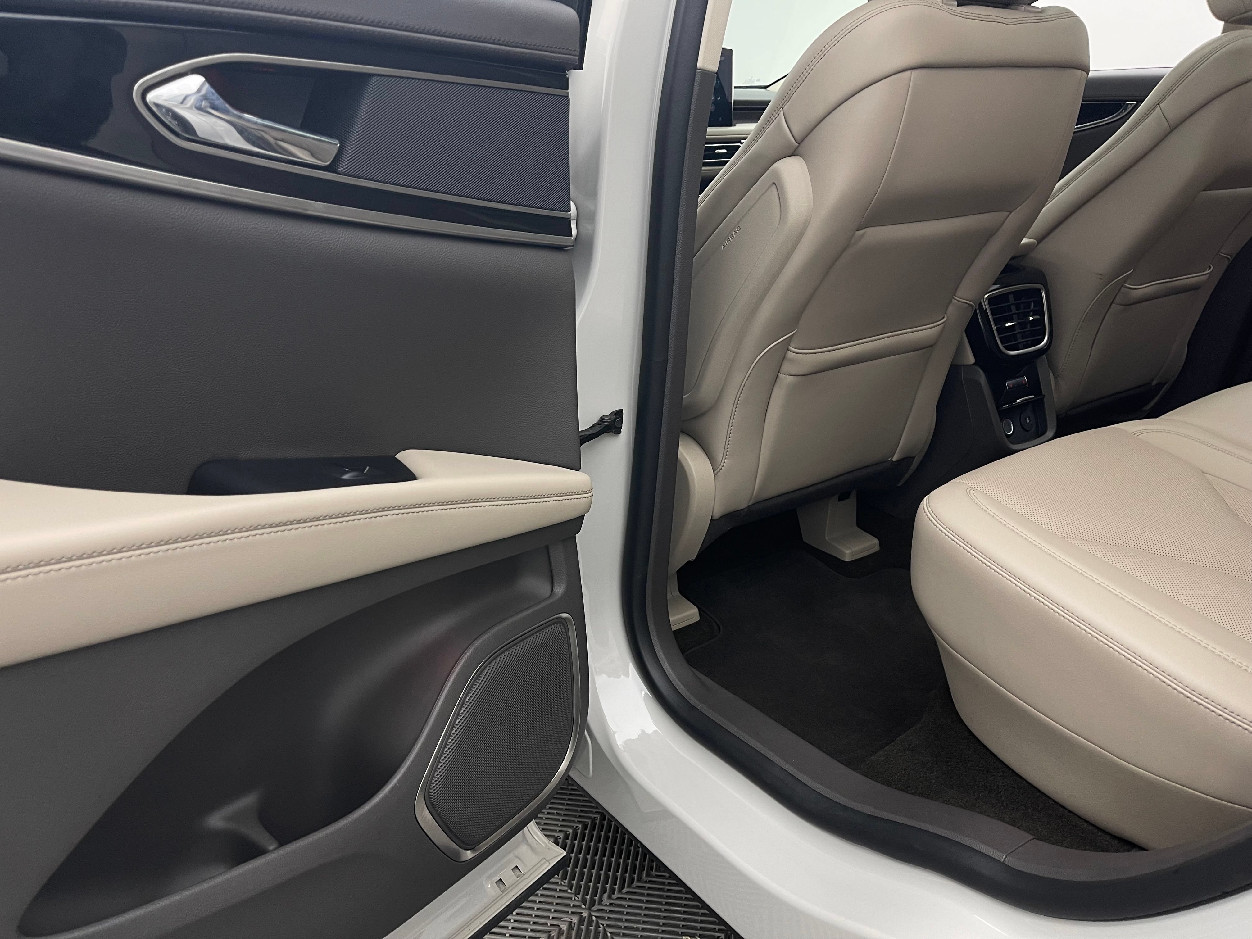 Used 2023 Lincoln Nautilus Reserve AWD/4WD image 42