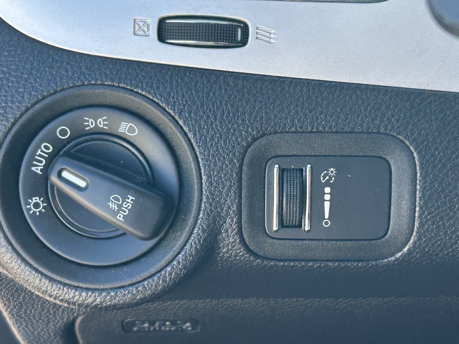 Used 2019 Dodge Journey SE FWD image 19