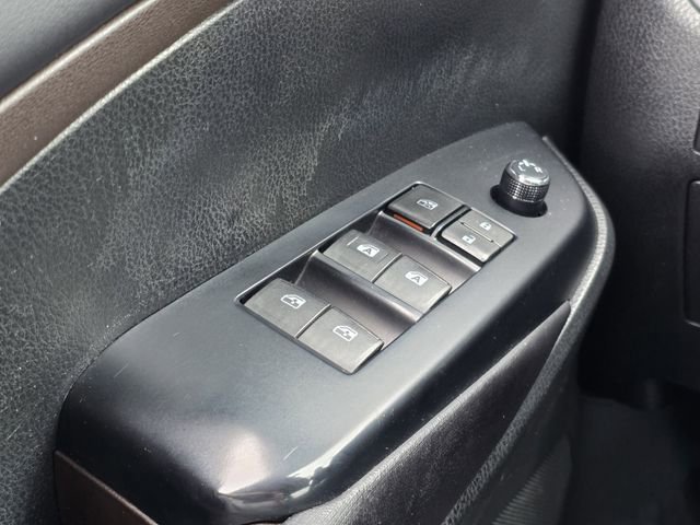 Used 2016 Toyota Highlander XLE image 12