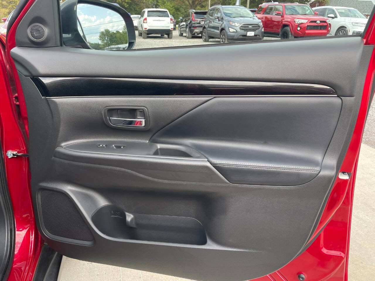 Used 2020 Mitsubishi Outlander SE image 13