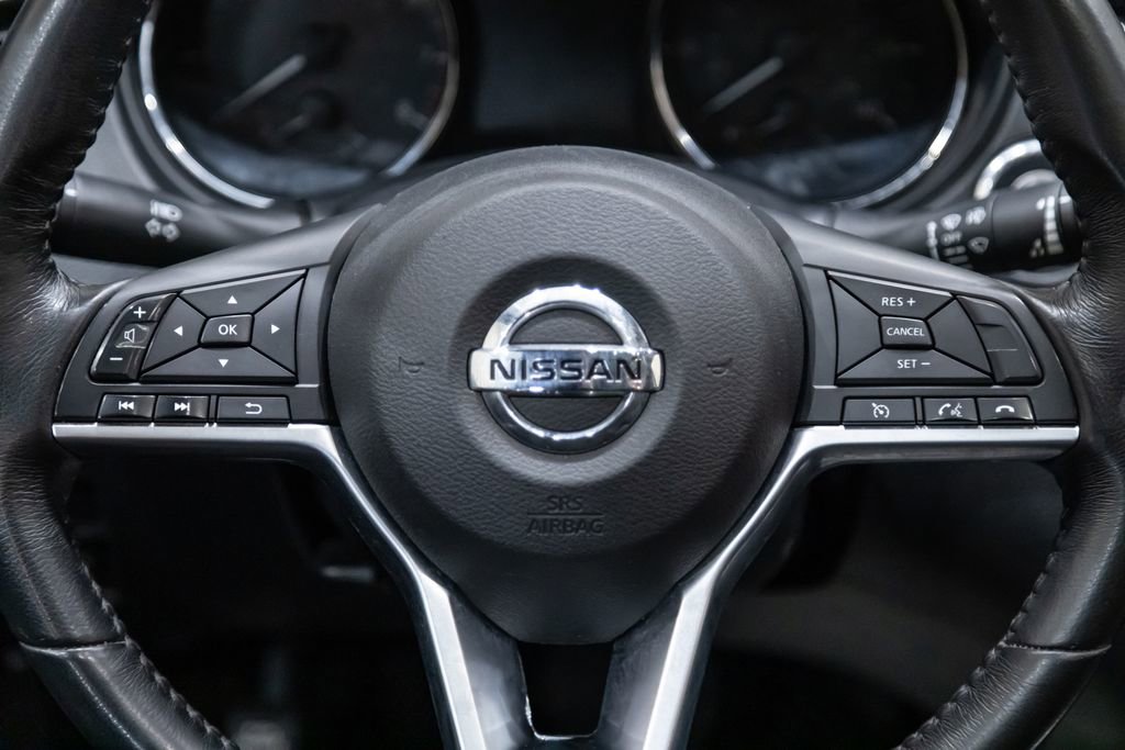 Used 2017 Nissan Rogue SV image 16