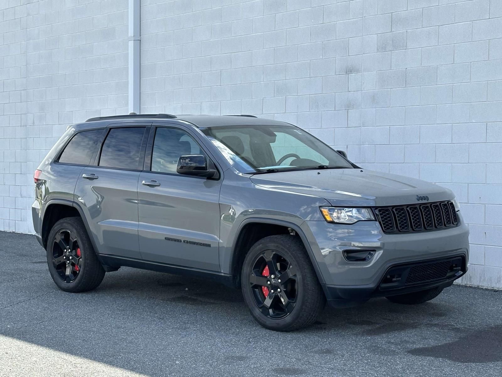 Used 2019 Jeep Grand Cherokee Laredo AWD/4WD image 7