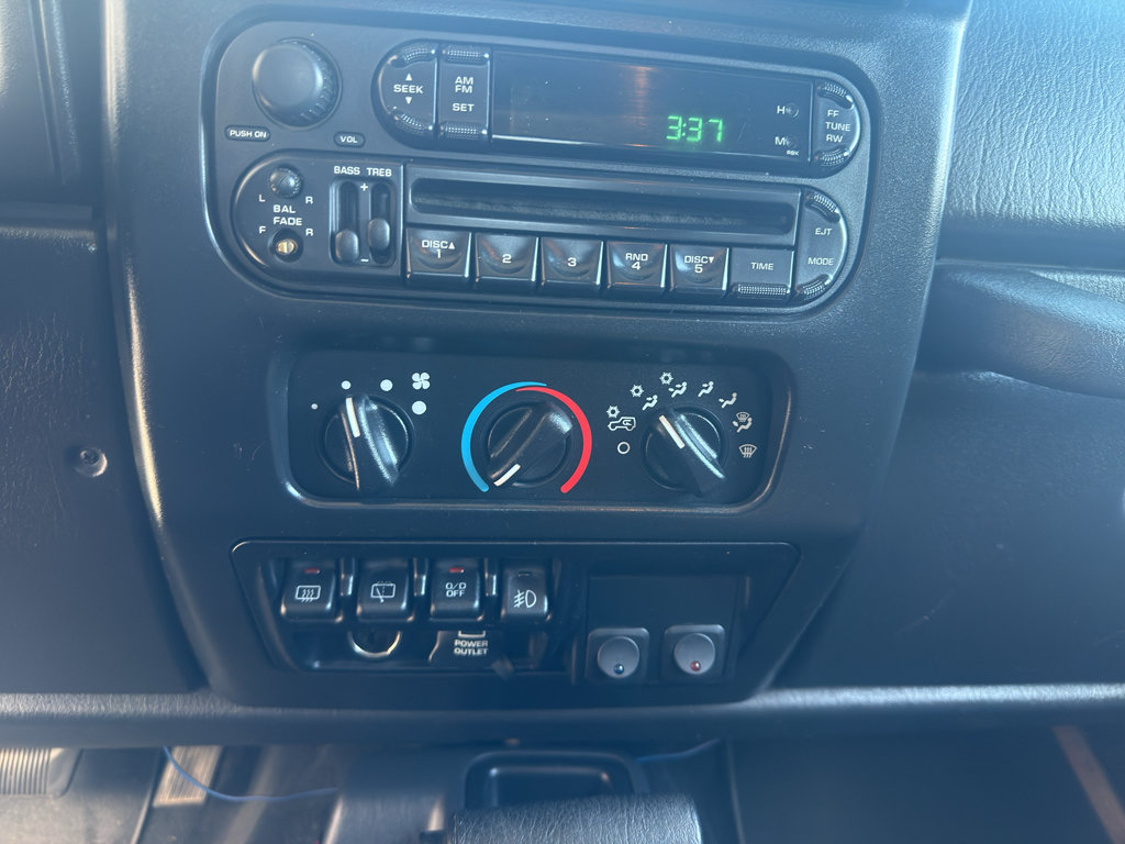 Used 2004 Jeep Wrangler X w/ Convenience Group AWD/4WD image 11