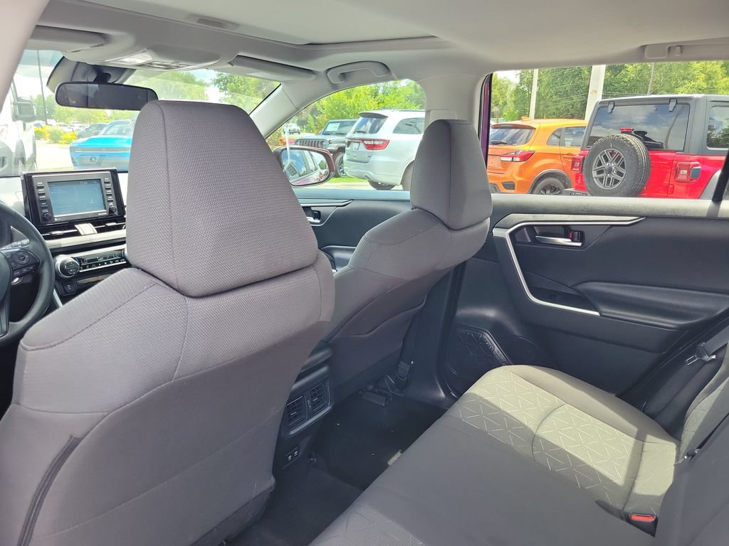Used 2021 Toyota RAV4 XLE w/ Convenience Package FWD image 15