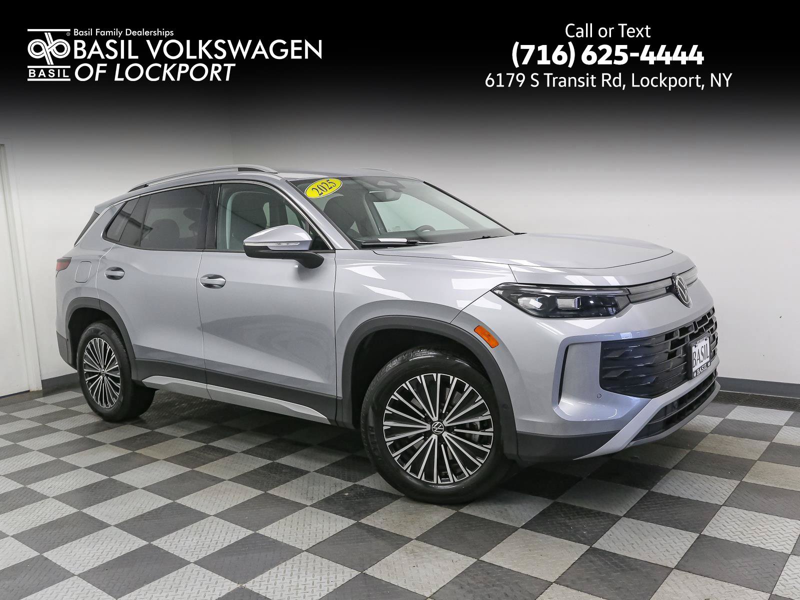 Used 2025 Volkswagen Tiguan S w/ 18" Wheel Package AWD/4WD image 1