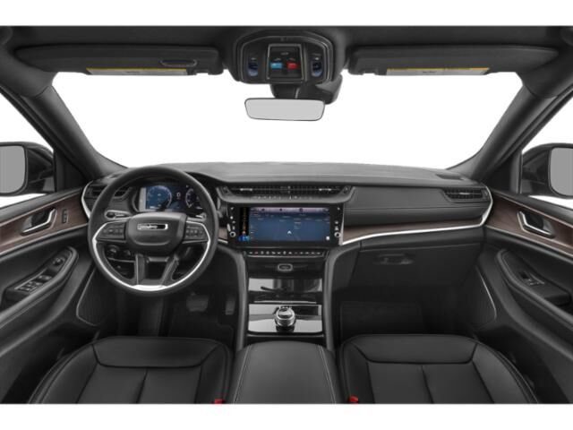 New 2027 Jeep Grand Cherokee Laredo RWD image 7