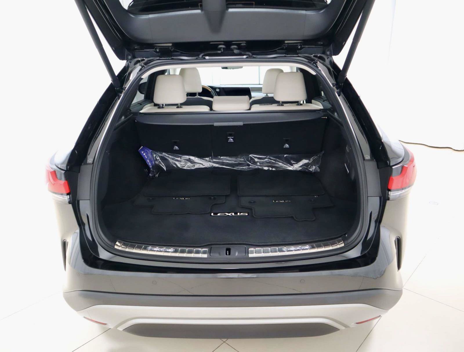 Used 2025 Lexus RX 450h AWD w/ Convenience Package image 9