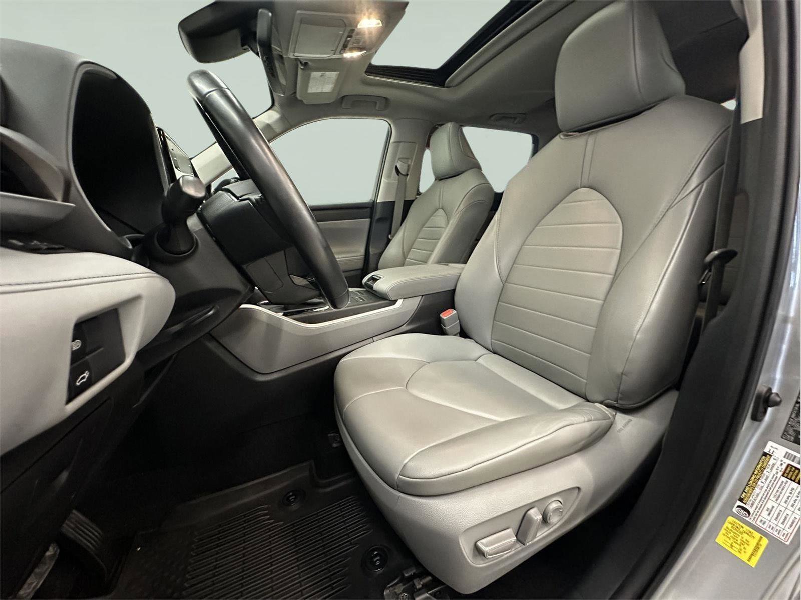 Used 2021 Toyota Highlander XLE image 24