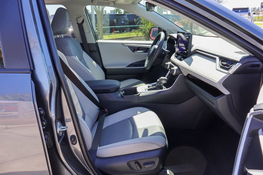 Used 2025 Toyota RAV4 Limited w/ Advanced Technology Package image 9