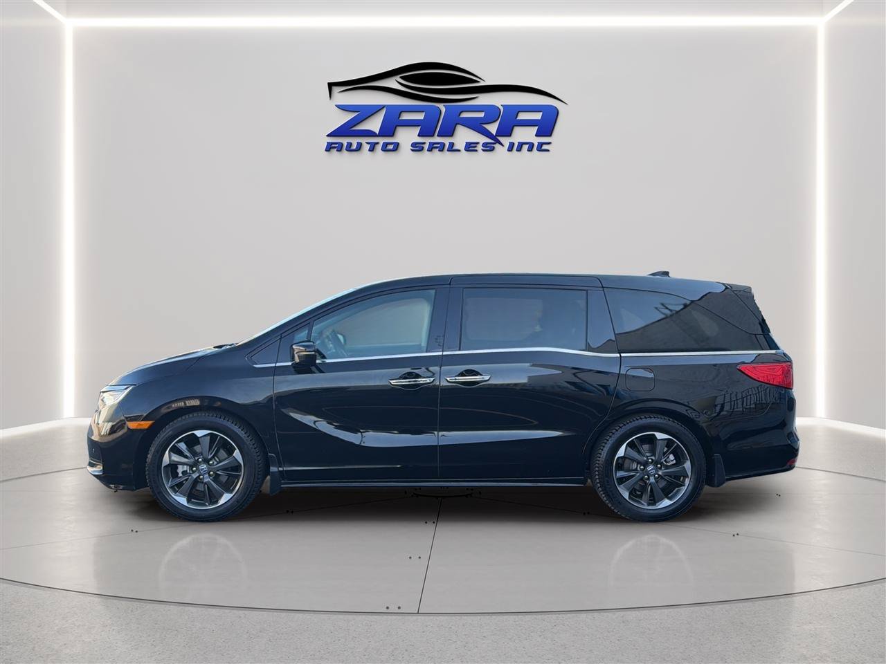 Used 2024 Honda Odyssey Elite image 4