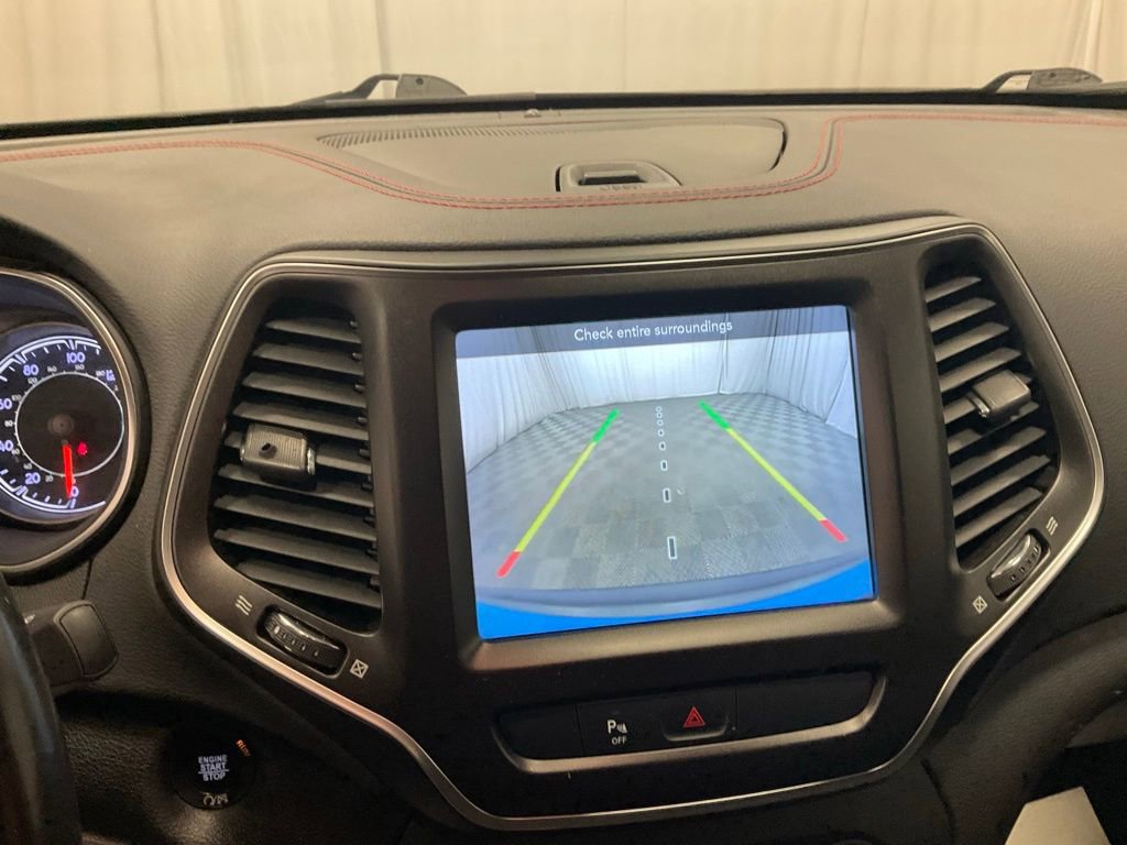 Used 2019 Jeep Cherokee Trailhawk w/ Cold Weather Group image 21