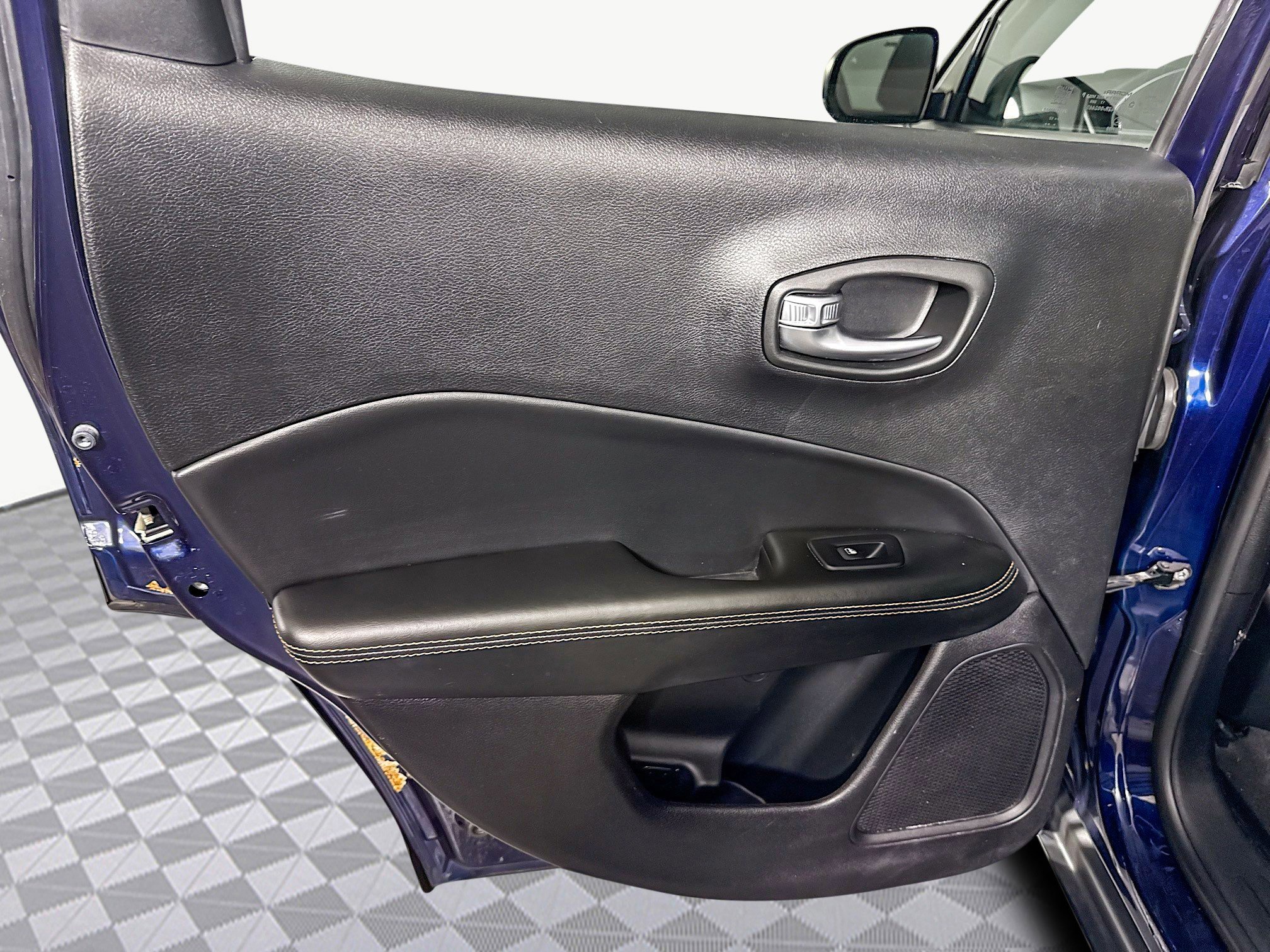 Used 2018 Jeep Compass Limited w/ Navigation Group image 26