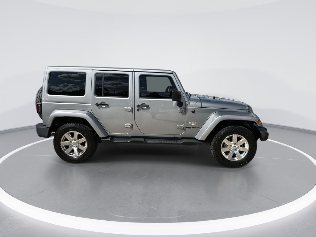 Used 2015 Jeep Wrangler Unlimited Sahara w/ Dual Top Group AWD/4WD image 9