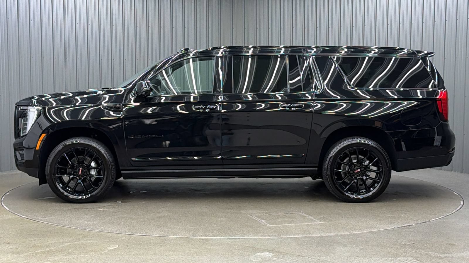 Used 2026 GMC Yukon XL Denali w/ Sun & Power Step Package AWD/4WD image 2