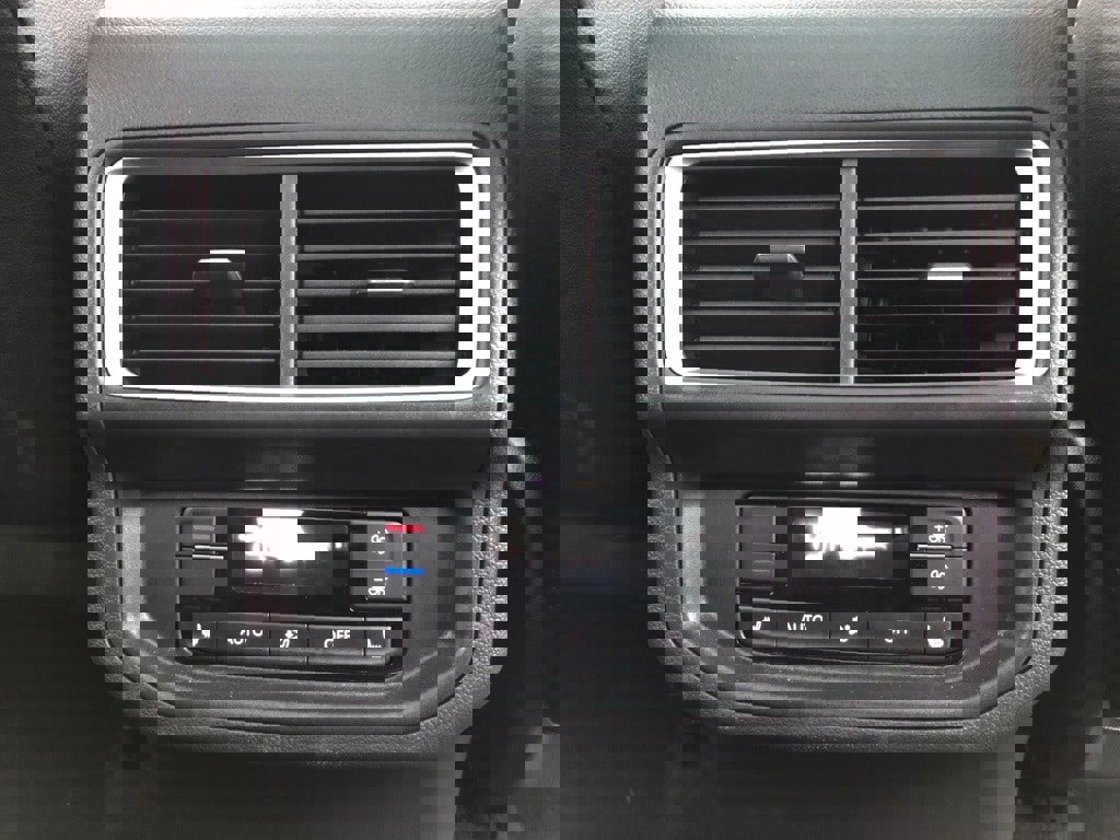 Used 2025 Volkswagen Atlas SEL image 39