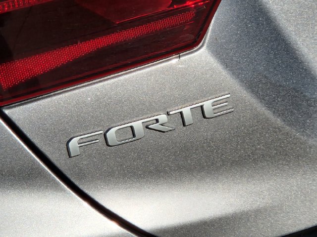 Used 2024 Kia Forte LXS FWD image 11