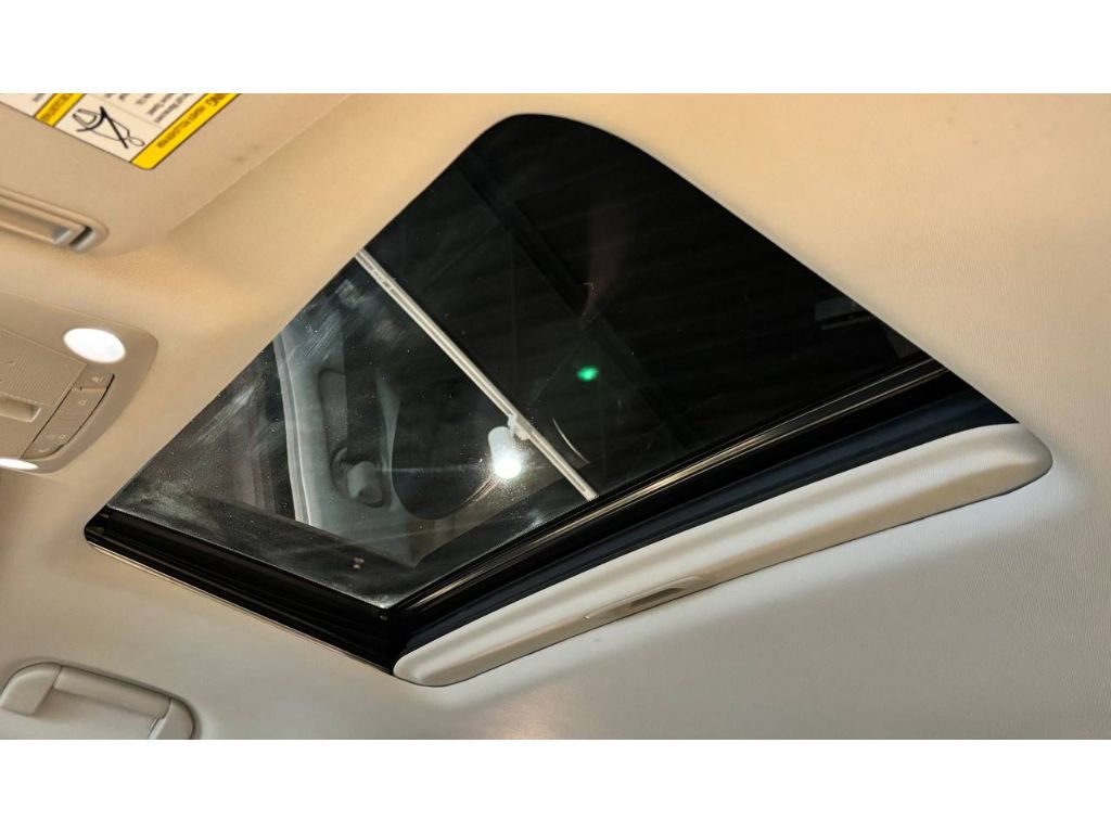 Used 2021 Nissan Armada SL w/ Captain's Chairs Package image 38