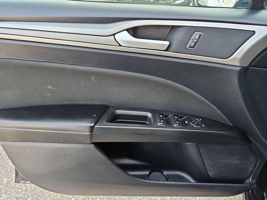 Used 2020 Ford Fusion SE image 27